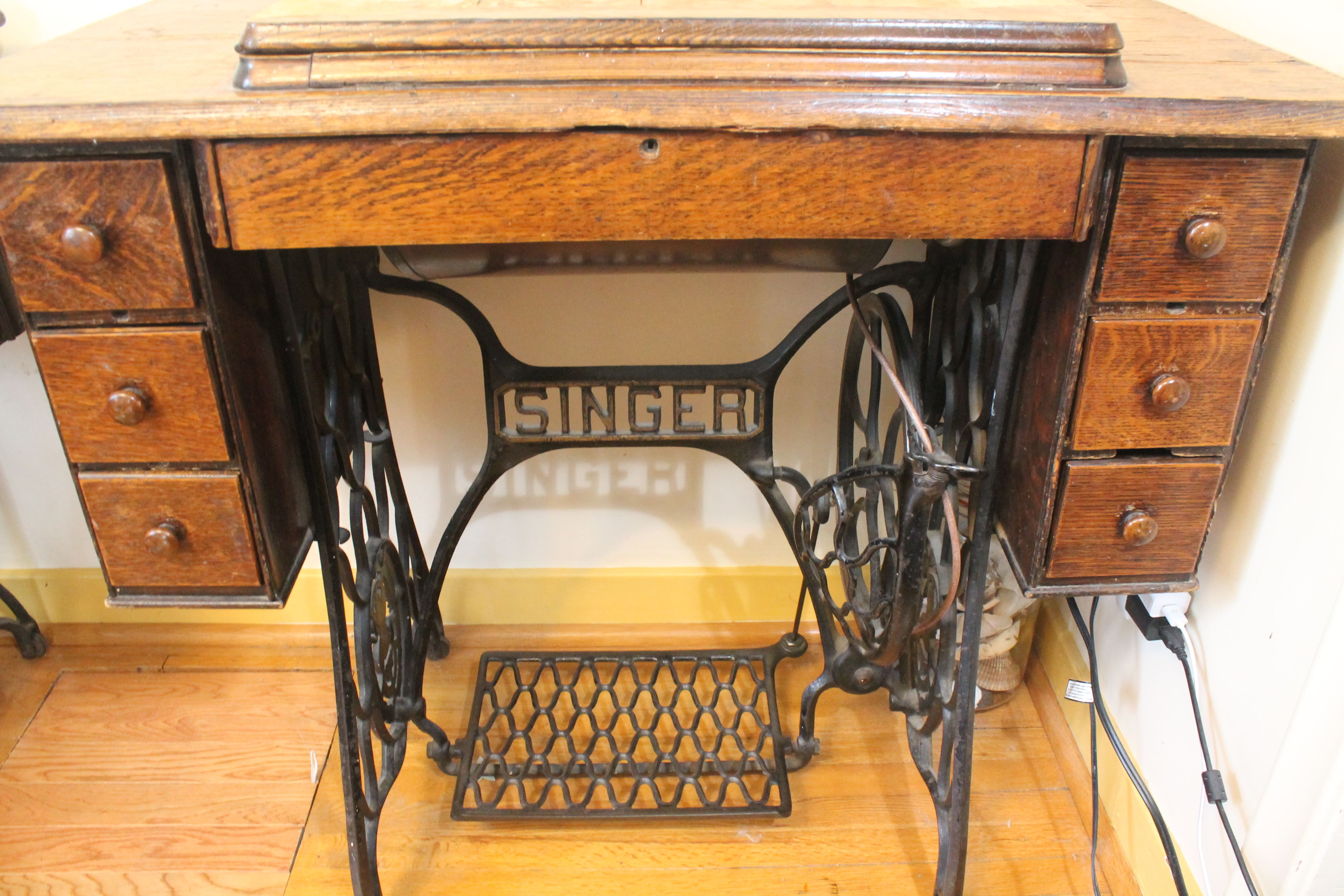 Elsie Treadle sewing machine main view